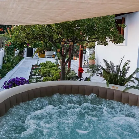 Sea View Gem Steps To Zia Square Hot Tub * Lagoudi Zia